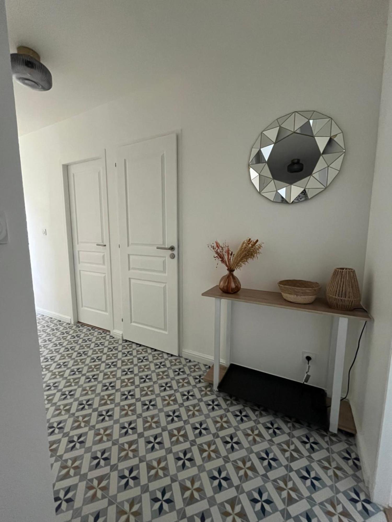 Appartement Cosy Et Confortable Saint-Genis-Laval Exterior foto